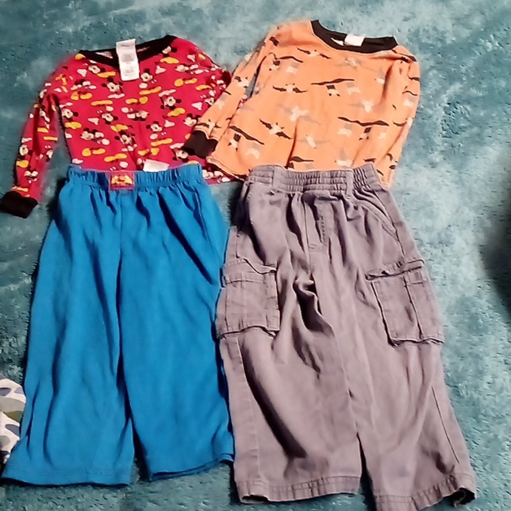 Bundal disney,old navy, super man, garanimals boys 2 t bundal 4 items